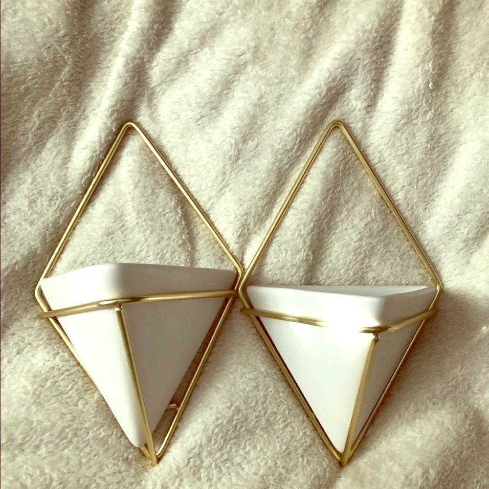 Like new pyramid planters hanging